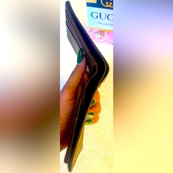 GUCCI Signature “GG” Monogram Wallet - Picture 9 of 13